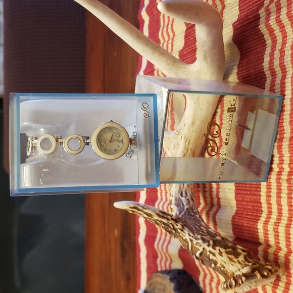 So silver-cream watch with ☮ sign - Picture 3 of 4